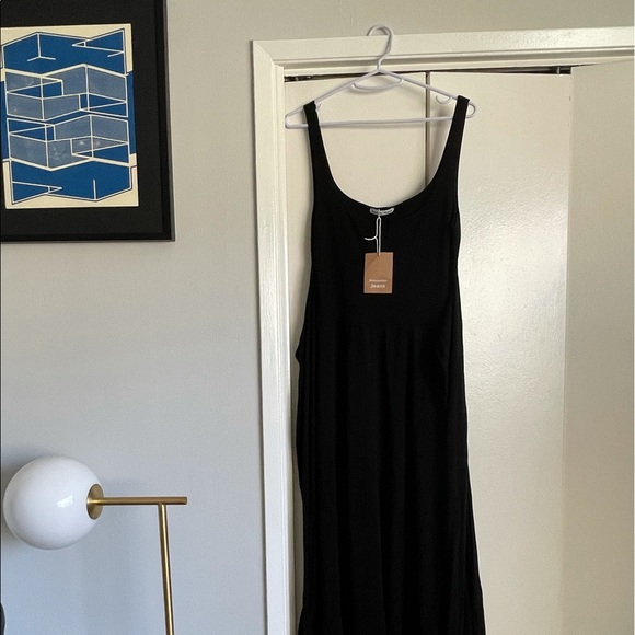 **SOLD** Reformation August black dress with pockets - Picture 6 of 7